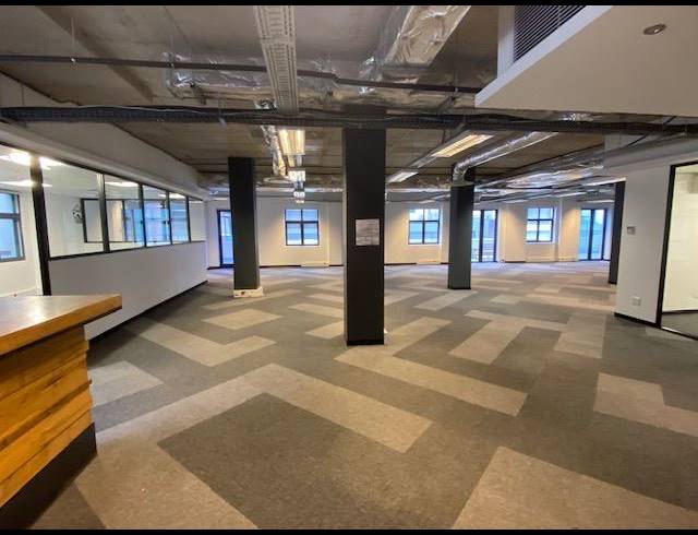 703M² OFFICE TO LET IN DE WATERKANT